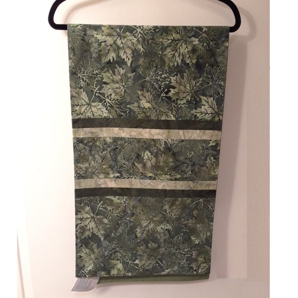 Batik Dyed Maple Leaf Table Runner (NWT) - Picture 1 of 8